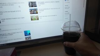 신작 – 꿀지 에로배우 지수_PC방 사까시 올노출화장실 자위