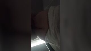 고딩커플 화장실에서 몰래 (2)