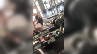 체력단련실에서 뭔 짓이야