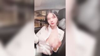 큰 가슴 혼혈 미인 대학생