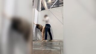 행사장 뒷 부스에서 이러고 있는 와이프 ㅋ 2