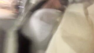 양아치들 길거리서 가슴 만지기