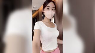 핑크 레깅스에 수북한 보털
