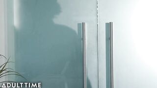 마사지샵 에서 일하는 새엄마를 만난 의붓아들 china