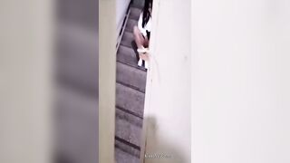 비상계단에서 자위하다 딱 걸린 년ㅋ ㅋ