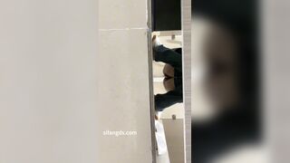 【独占先行公開】オフの素顔＆トイレ自撮り（Vol.4） toilet 3 04-210426