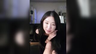 (한국야동) 친구끼리 화끈하게 키스하는 라이브 방송 korean porn vip