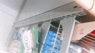 (한국야동) 알몸에 패딩하나 걸치고 편의점 활보하는 변녀 korean porn vip