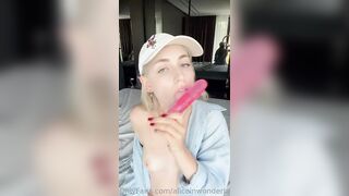 aliceinwonderland_xo Masturbates Using A Dildo OnlyFans