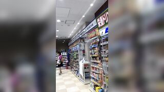 ２人のお姉さんの逆さパンチラ動画 静止画 １６４ voyeur jp 03
