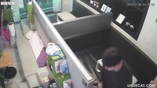 [신작] 한 커플이 만화 카페의 개인실에서 이틀 연속 성관계를 가졌습니다. 남성이 여성의 항문에 손가락을 삽입한 것으로 보입니다 korean porn vip ipcam