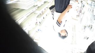 夏服セーラー服少女を逆さ撮り 追跡痴漢 part② voyeur jp
