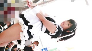 コミックマーケット コスプレ 超美人レイヤーさんの激ミニ 純白パンツ丸見え メイドコス コミケ 高画質版 voyeur jp