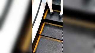 はみ出てますよ 激盗撮ol２ 狙った獲物は逃さない voyeur jp