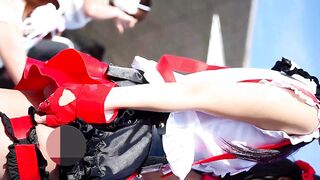 コミックマーケット コスプレ 愛らしい美形エロボディレイヤーさんの純白パンチラ そそる生尻 下乳モロ 2衣装セット コミケ voyeur jp