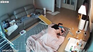 해킹된 가정 감시 카메라 [IP CAMERA] 한국의 젊은 커플이 섹스를 하고, 남자친구가 여자에게 사정하기 전에 구강 성교를 요청합니다 korean porn vip ipcam
