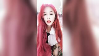 느닷없이 보지노출 하는 빨강머리